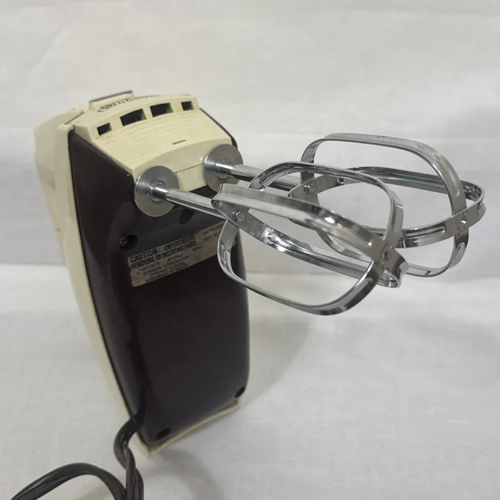 Sunbeam Mixmaster Almond & Brown 3-Speed Handheld Hand Mixer Working Vintage - Picture 8 of 8